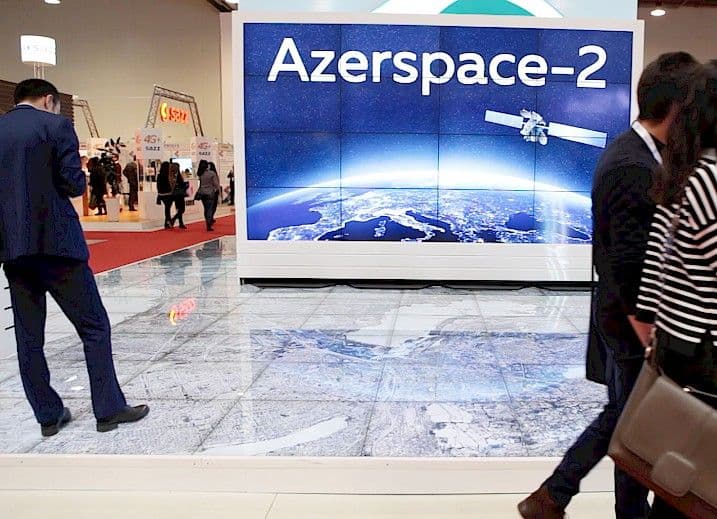 8azercosmos_stand.717x0.jpg